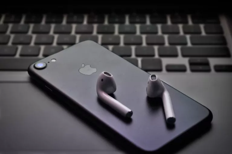Apple AirPods Mute Button Feature 9
