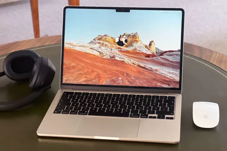 Best Earphones for Your MacBook Air 13