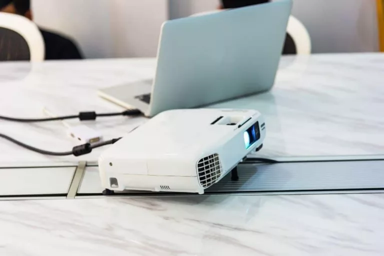 How to Connect Your Mac to a Projector with HDMI 17