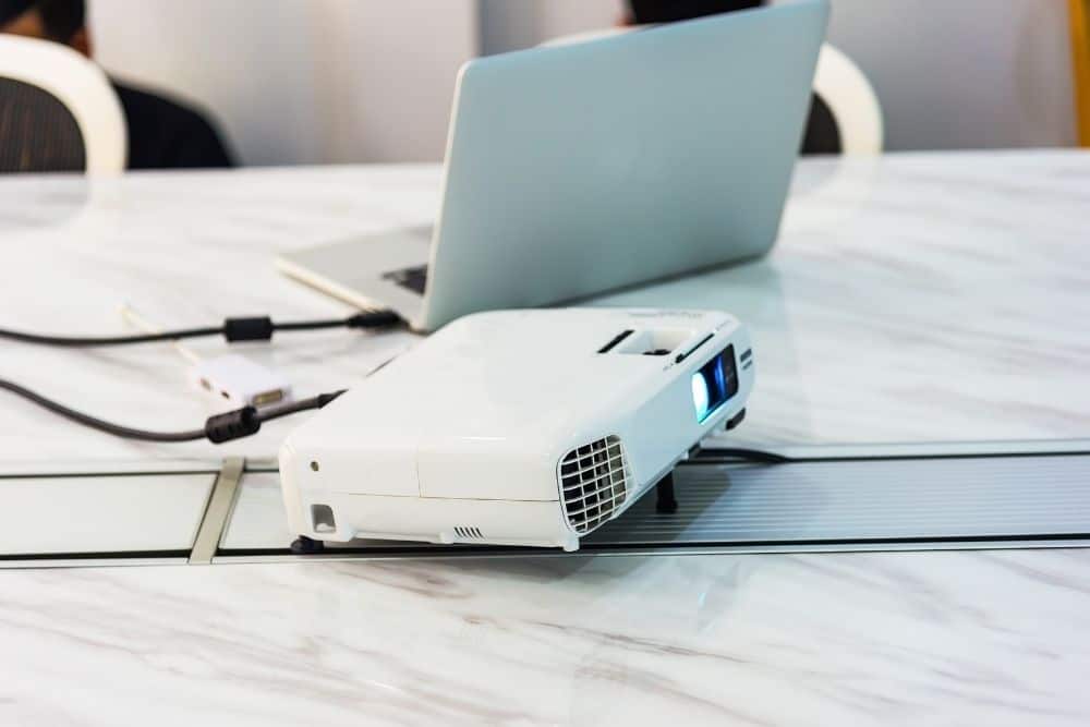 How to Connect Your Mac to a Projector with HDMI 2 How to Connect Your Mac to a Projector with HDMI 1