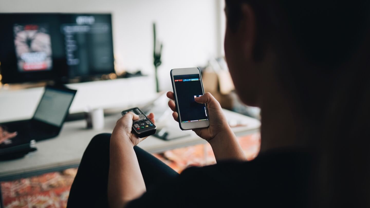 How to Easily Connect Your iPhone to Your Samsung TV with HDMI 2 How to Easily Connect Your iPhone to Your Samsung TV with HDMI 1