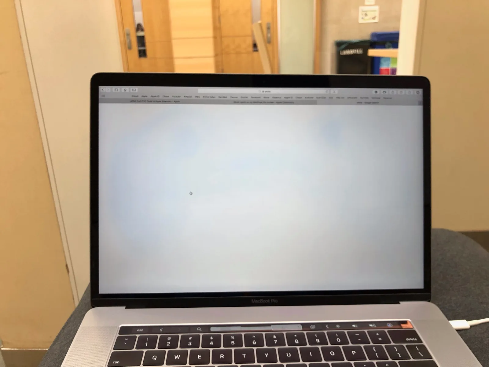 how to minimize screen on macbook pro