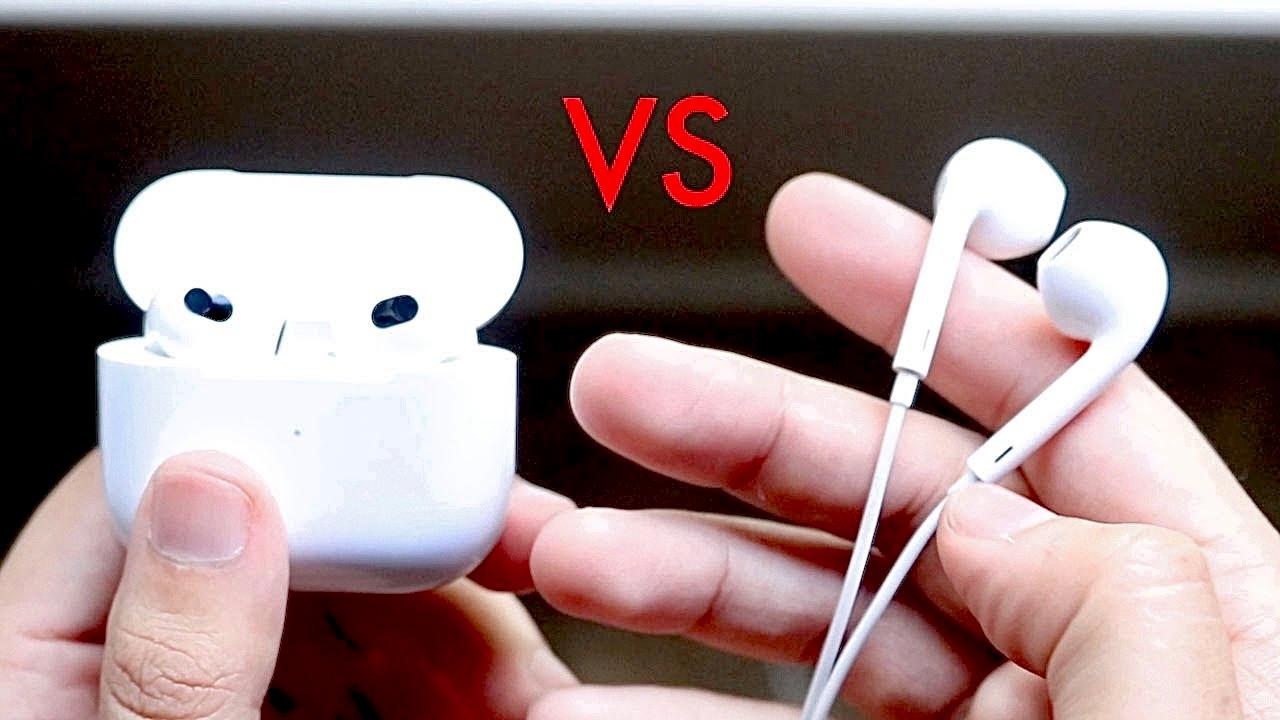 A Comparison Of Apple AirPods Vs. EarPods - DeviceMAG