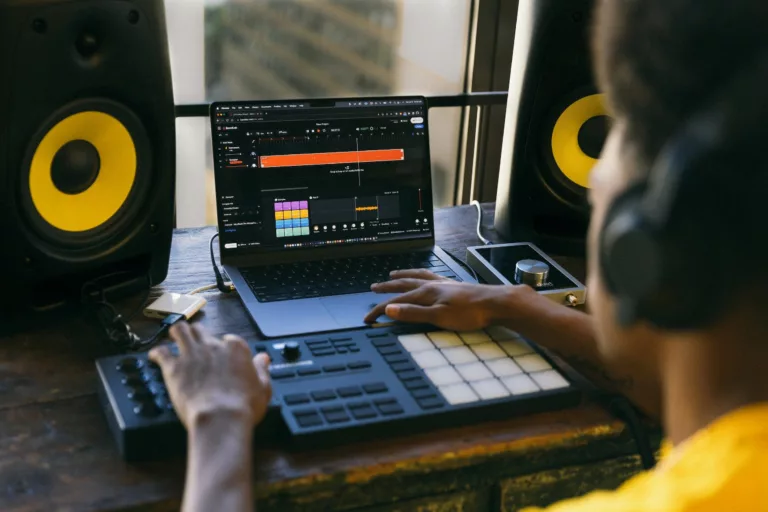 Which One is The Better Option? BandLab vs GarageBand 9