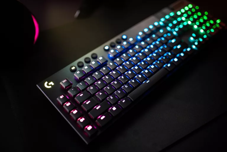 How to Connect your Logitech Keyboard to PC 1