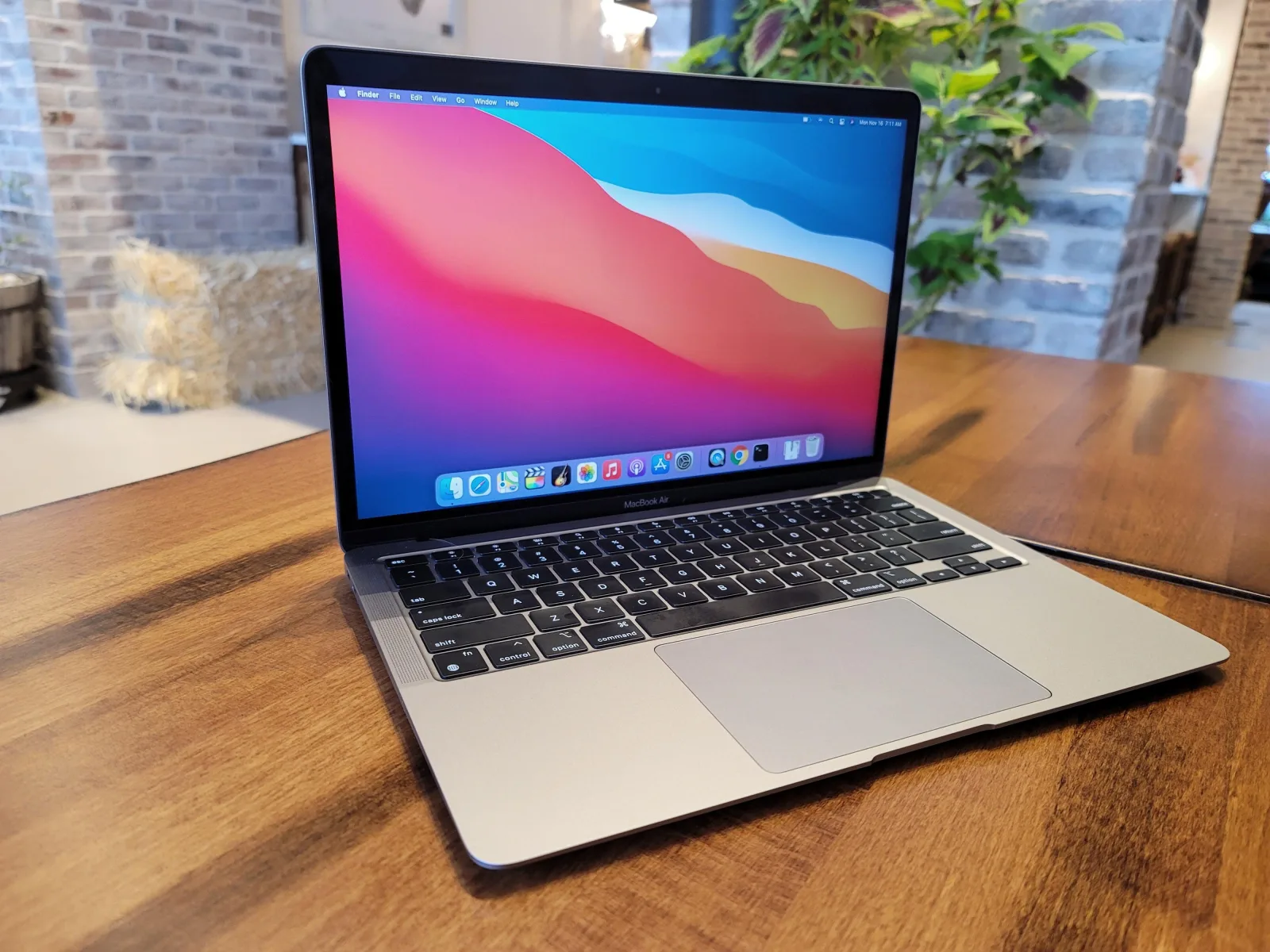 exploring-the-coolest-features-of-the-2020-macbook-air-devicemag