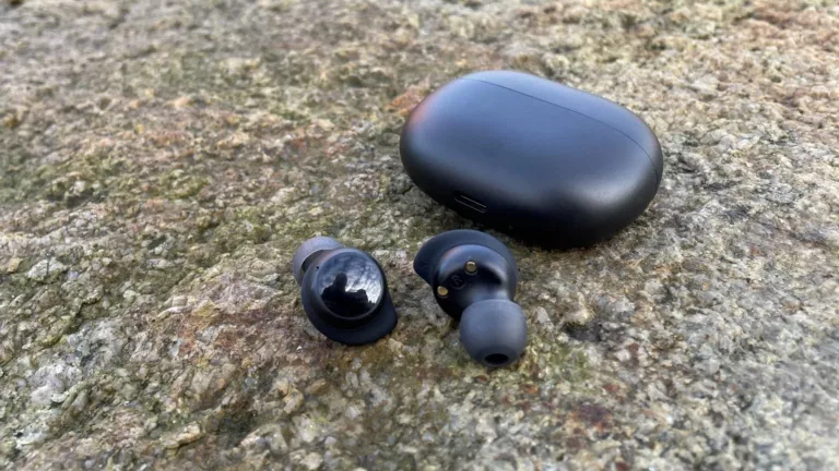 Comparing Apple AirPods and Xiaomi Redmi Buds 13