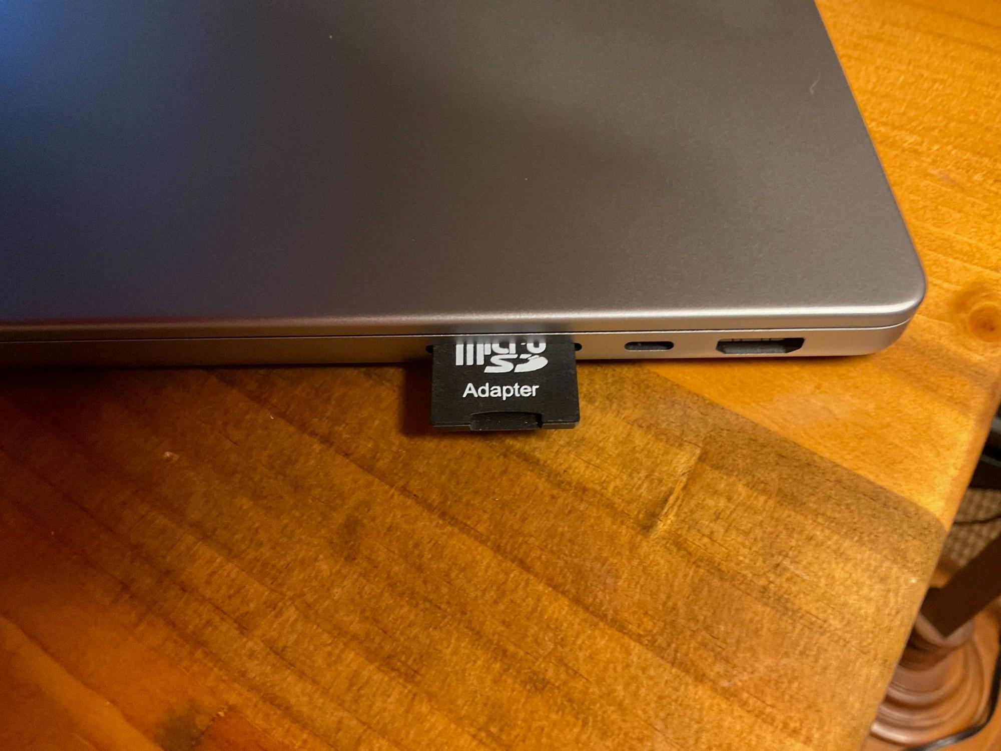 how to put an sd card in a macbook pro
