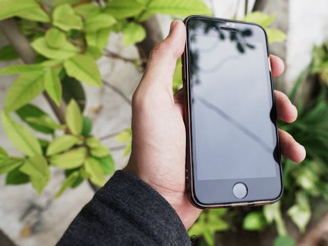 Why Doesn’t iPhone Have a “Close All Apps” Option?