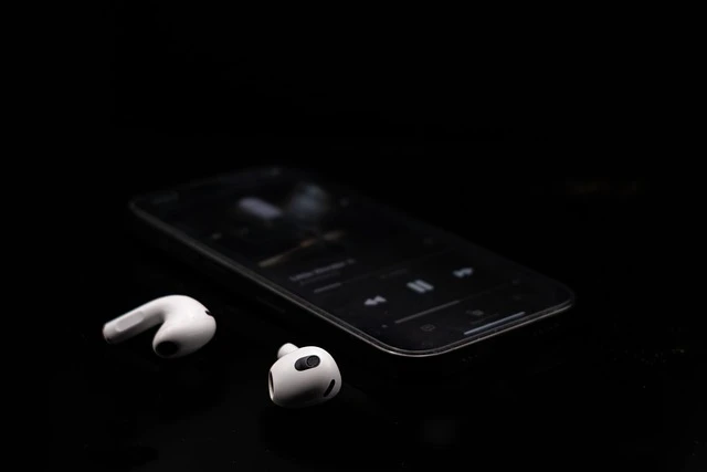 What Do the Blue and Red Lights on AirPods Mean? 17