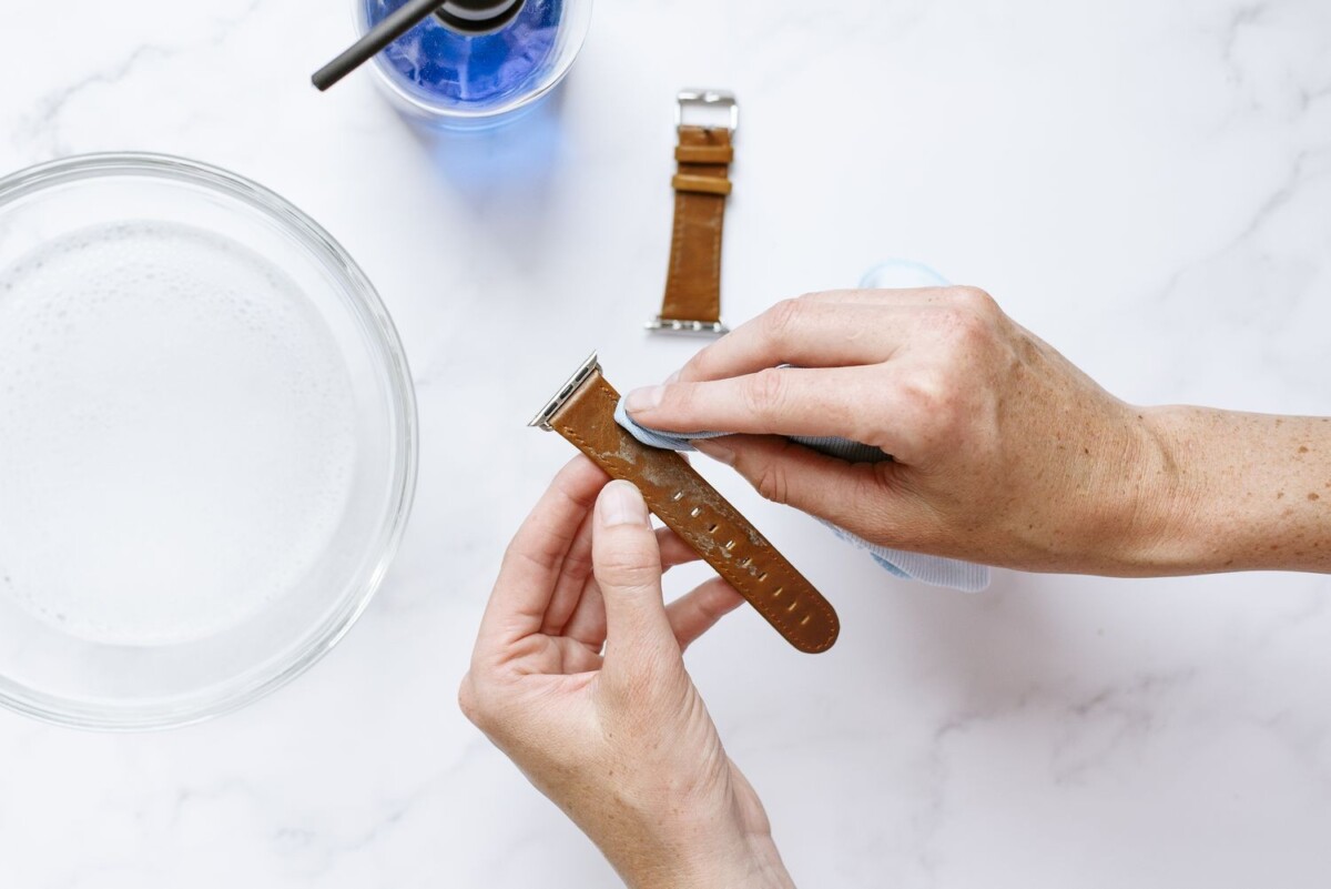 How to Eliminate Apple Watch Band Smells 4 How to Eliminate Apple Watch Band Smells 3