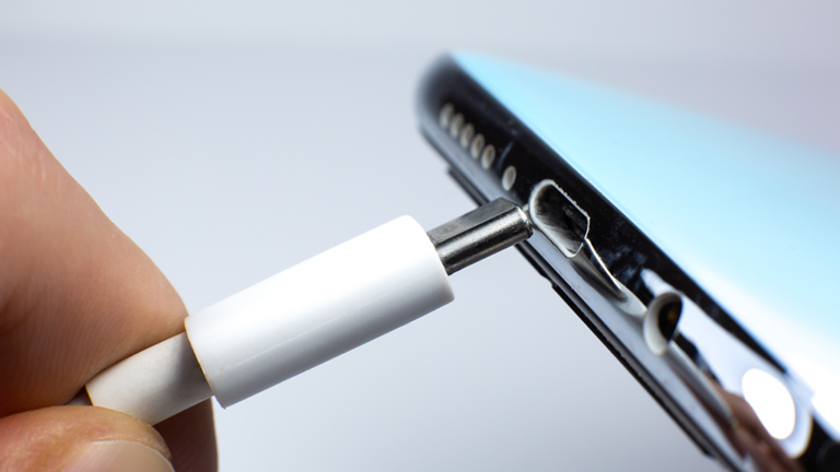 Can You Clean Iphone Charger Port With Q Tip 13