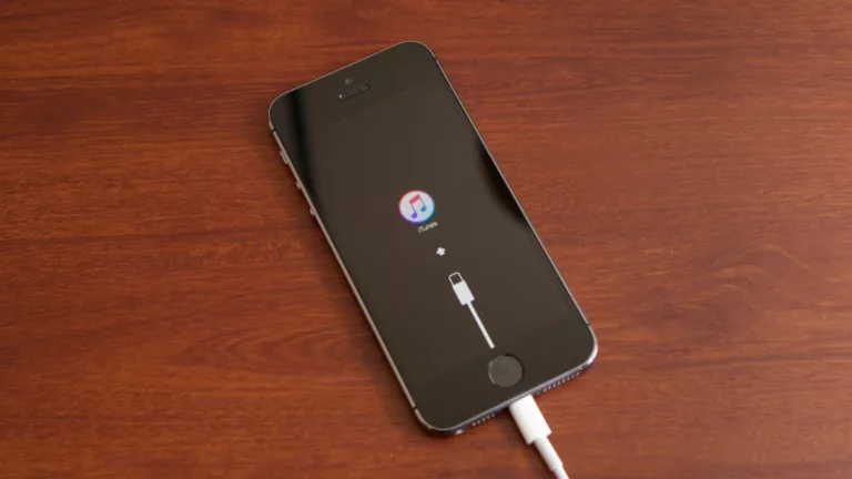 How To Restart Your iPhone With iTunes 9