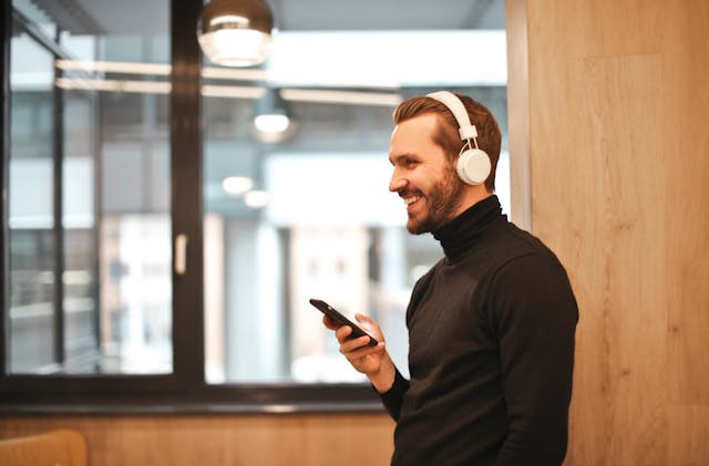 What Does Hands-Free AG Audio Means? 1 Hands-free audio mode allows your Bluetooth device to process both input and output at the same time.