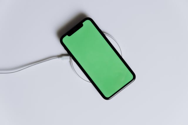 How to Easily Remove Date and Time from Your iPhone Lock Screen 1