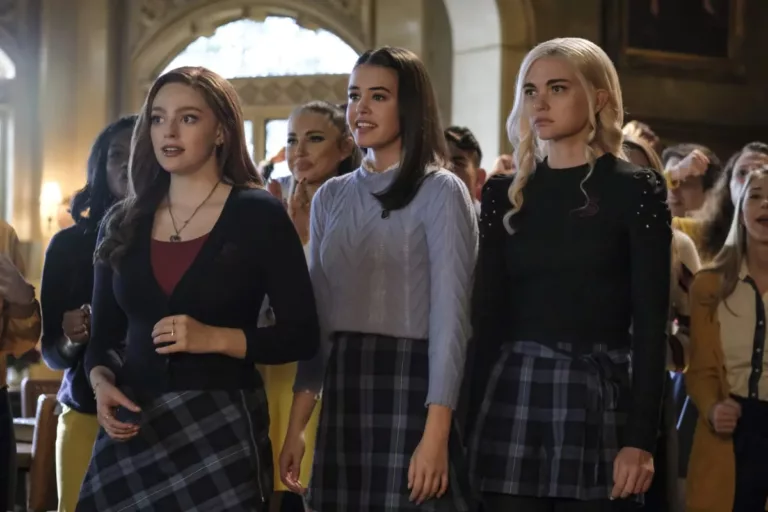 How to Watch Legacies Season 4 3