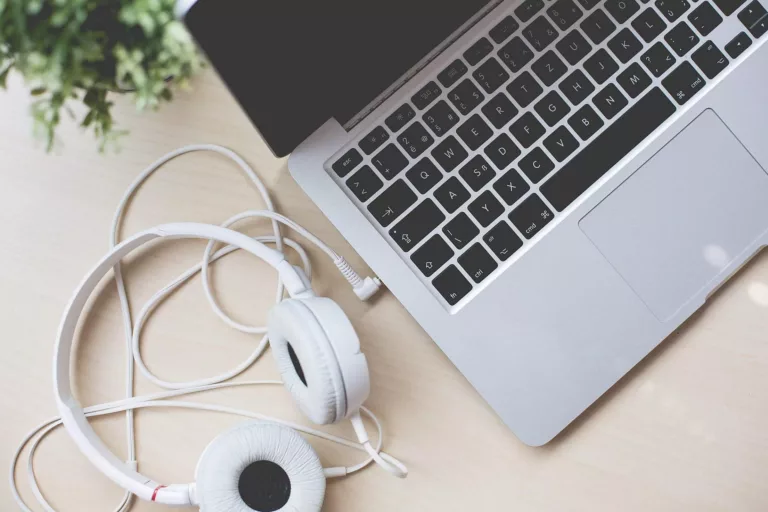 How To Use Headphones On Macbook 7