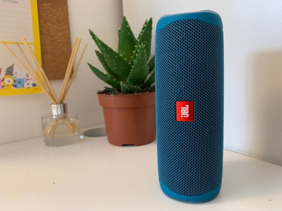 jbl flip 5 подключить к компьютеру через usb