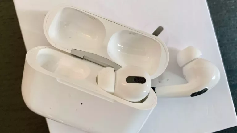 How to Spot Fake AirPod Charging Case 15
