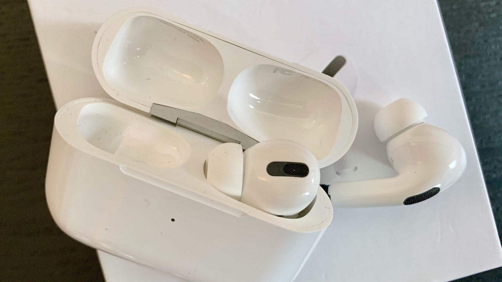 How to Spot Fake AirPod Charging Case 1
