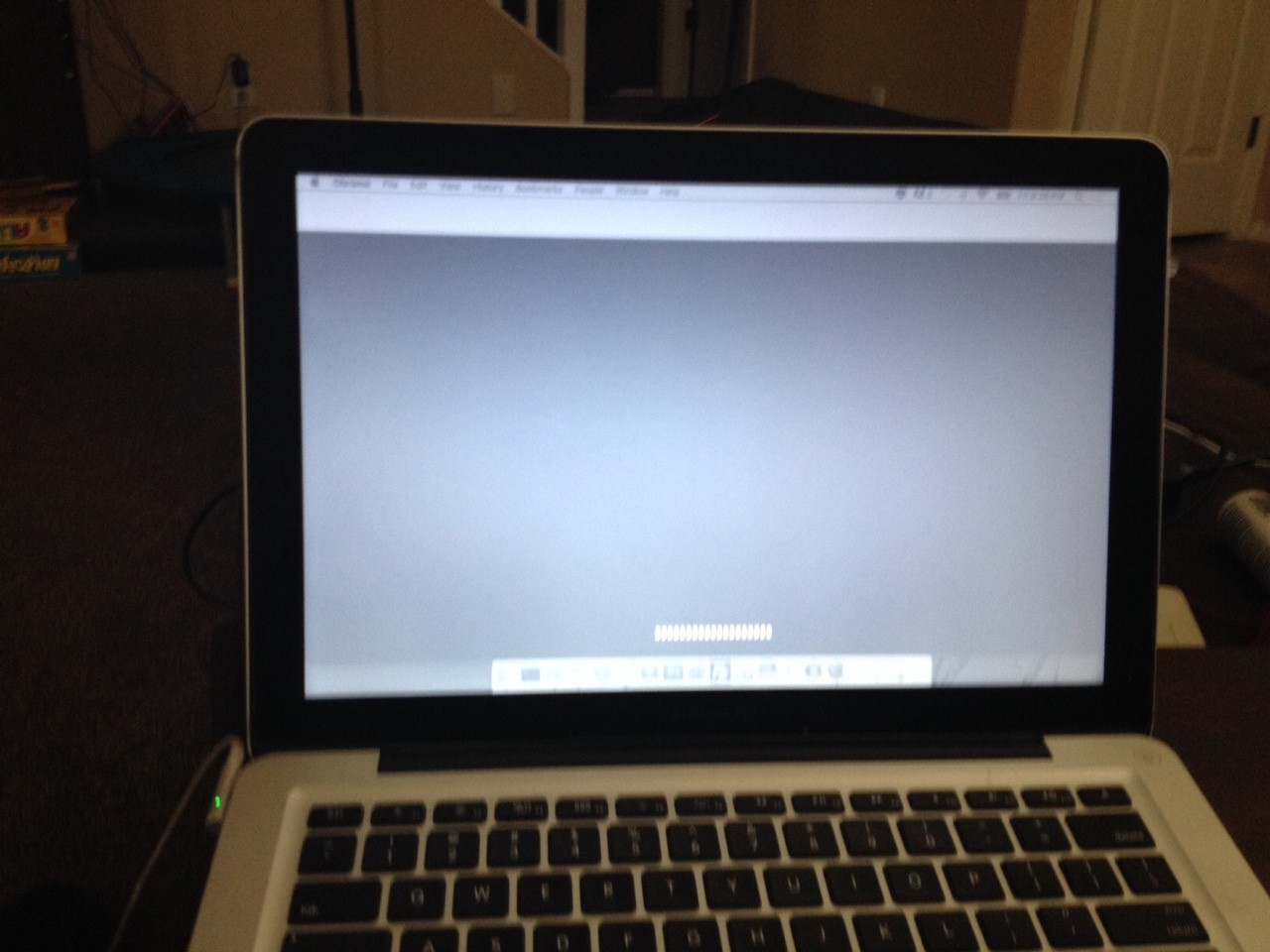 How to Fix a Grey Screen on Macbook? 1
