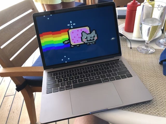 How to Set a GIF as Your Macbook Background? 1