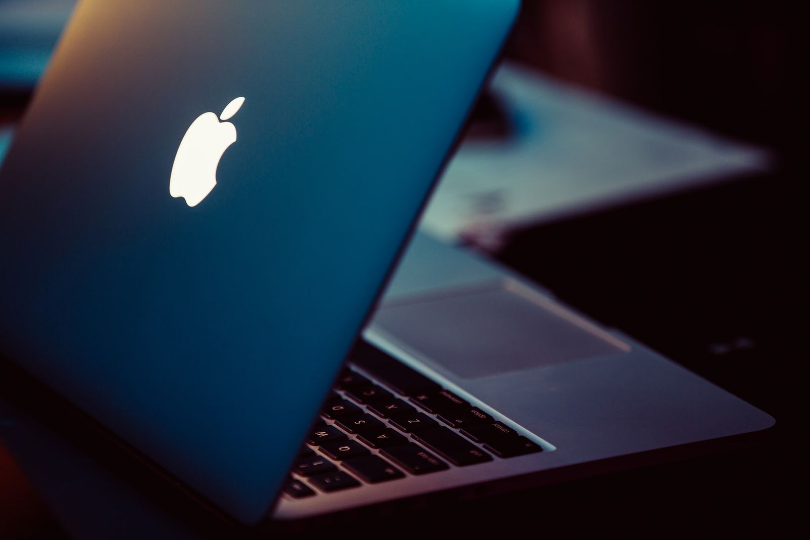 Why Doesn't The Apple Logo On My Macbook Light Up? 1