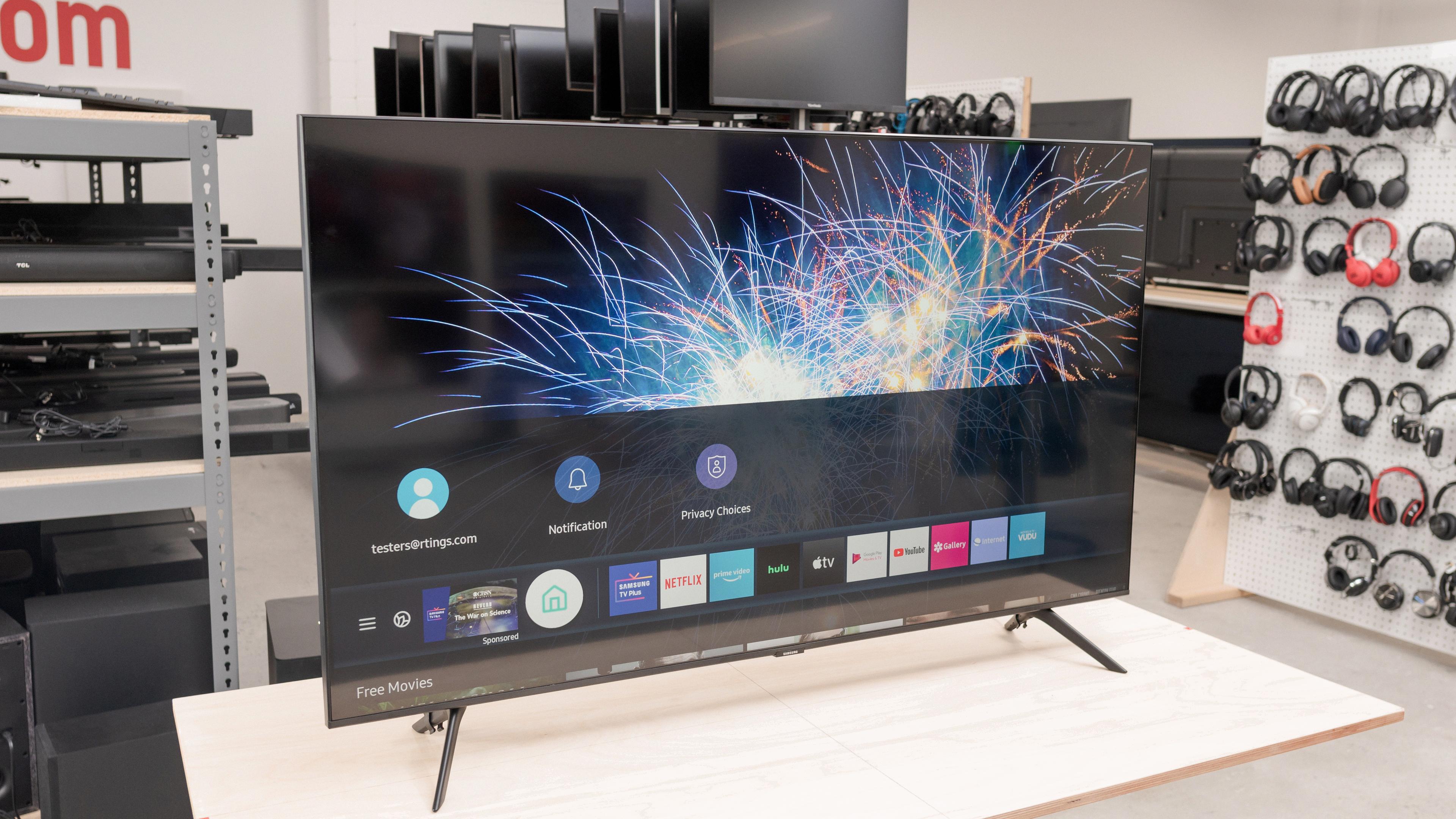 curved tv vs flat