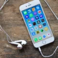 How to Use Your iPhone Microphone with Headphones? 9