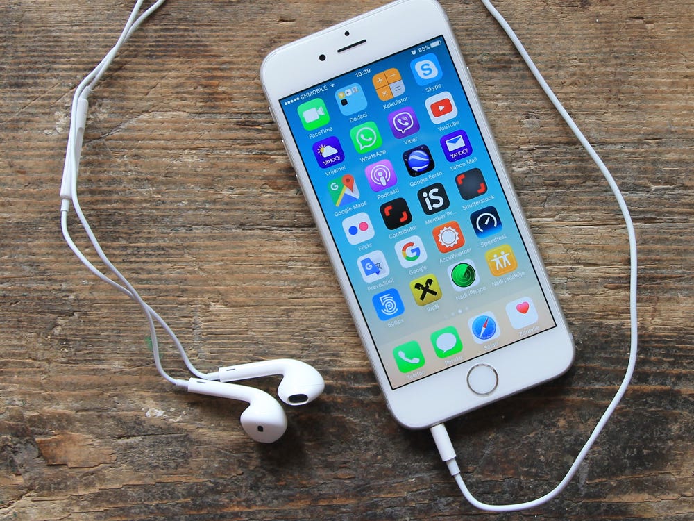 How to Use Your iPhone Microphone with Headphones? 1