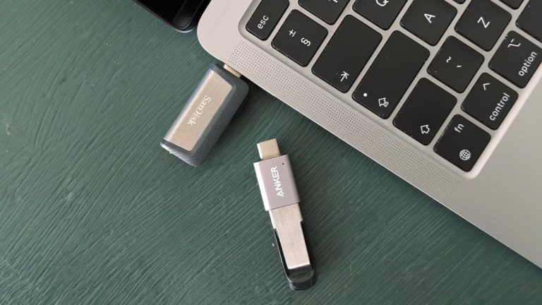 How To Connect Flash Drive With Your MacBook Air 11