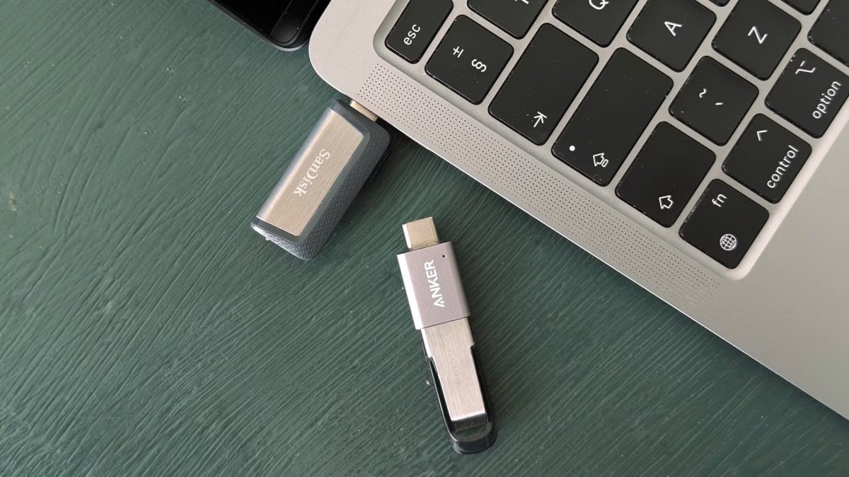 How To Connect Flash Drive With Your MacBook Air 1 How To Connect Flash Drive With Your MacBook Air
