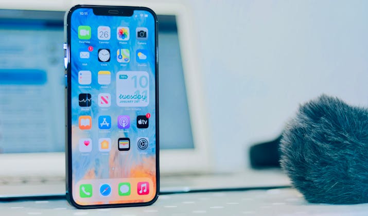 How To Turn On Reverse Charging On iPhone 12 7