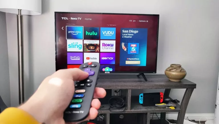 What TV Should I Bring to College Dorm Room? 9