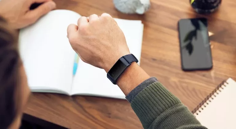 How to Fix Fitbit Charge 3 Blank Screen with Vibration? 7