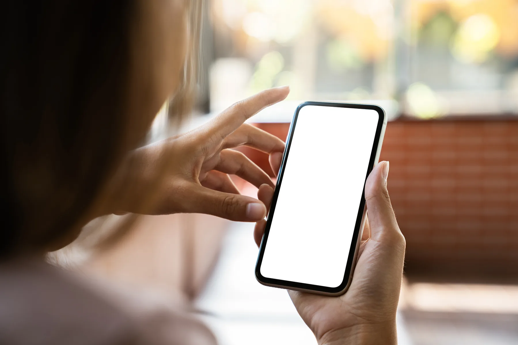 How to Tell If Someone is On Their Phone? 1