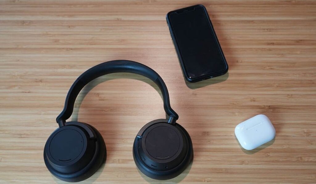 How to Pair Two Bluetooth Headphones Simultaneously? 2 How to Pair Two Bluetooth Headphones Simultaneously? 1