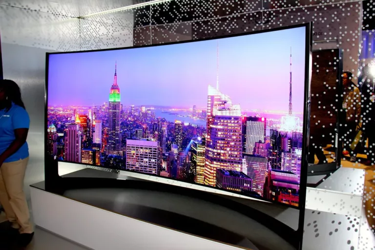 Discover the Immersive Benefits of a Panoramic TV Screen 9