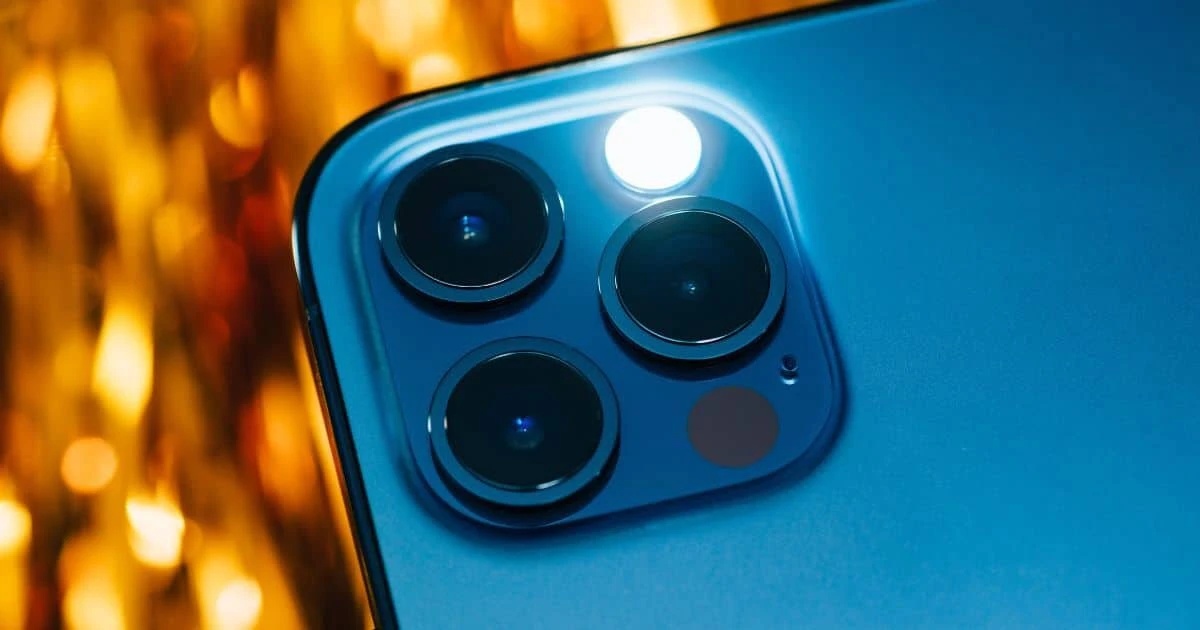 How to Keep Your Flashlight On While Taking Photos with Your iPhone