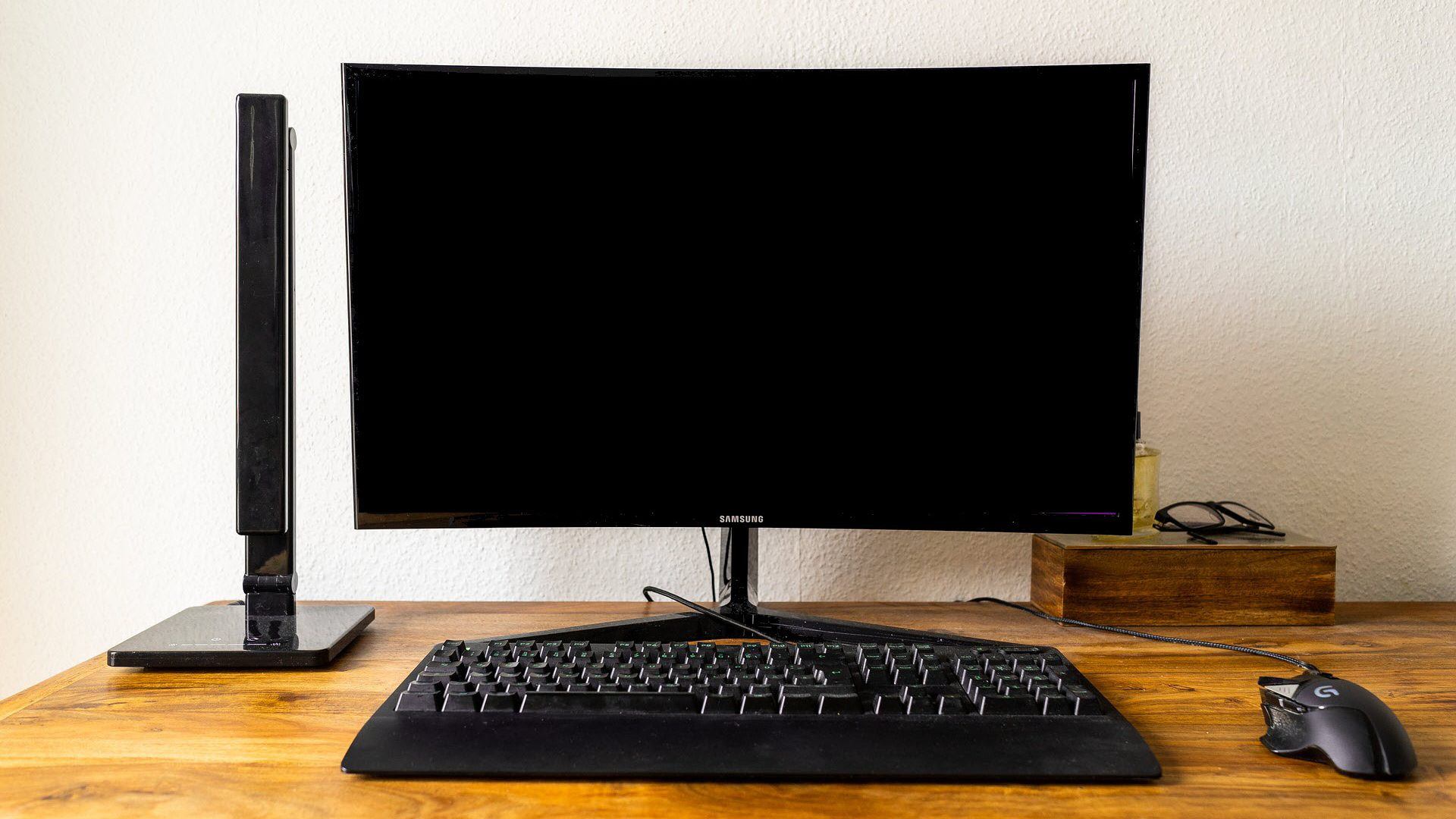 How to Solve the Mystery of Randomly Black Screening Monitors? 1