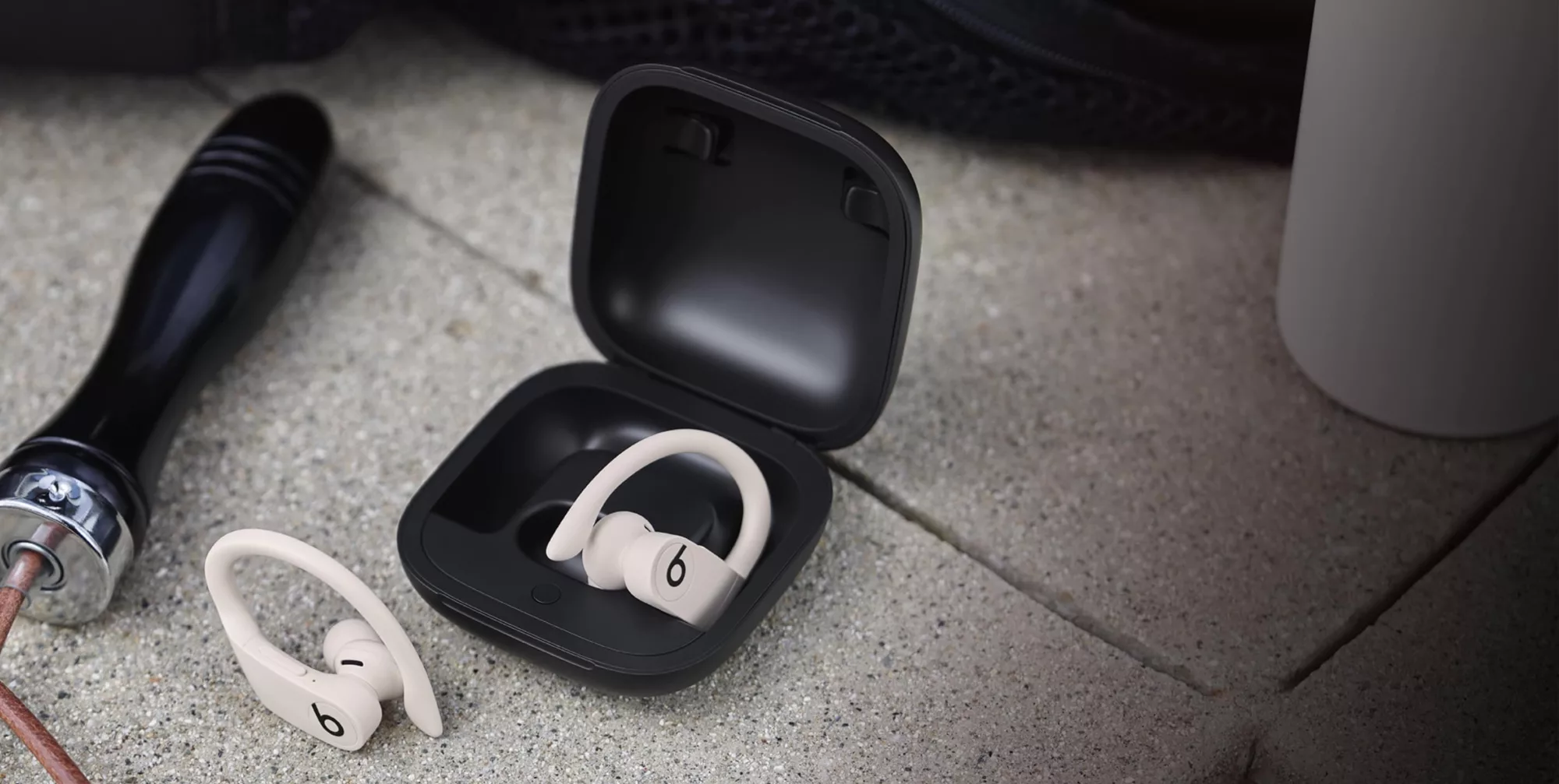How to Solve the Powerbeats Pro Charging Problem? 1