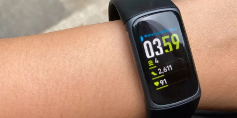 How to Use Water Lock on Your Fitbit Device? 11