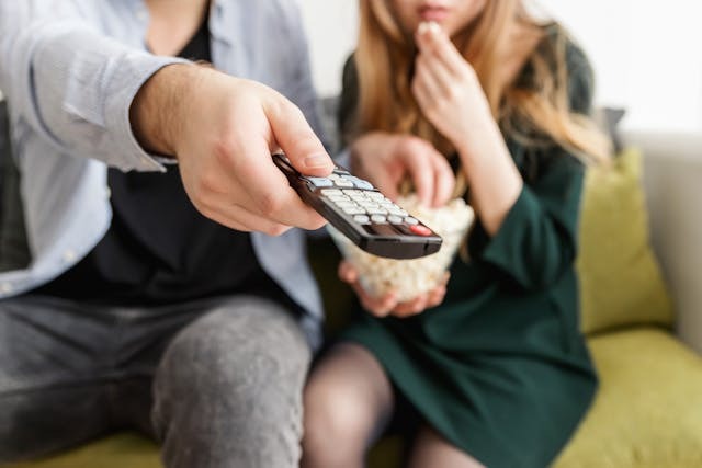 How to Turn On Your TV Without Remote Or Power Button? 19