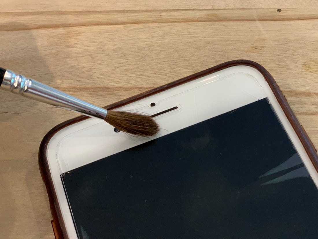 How to Clean the iPhone Speaker Slot? 1