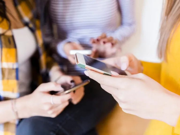 How to Create Contact Groups on iPhone Without iCloud? 13