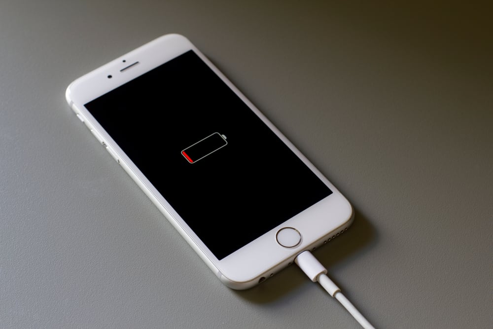 does-iphone-charge-when-off-devicemag