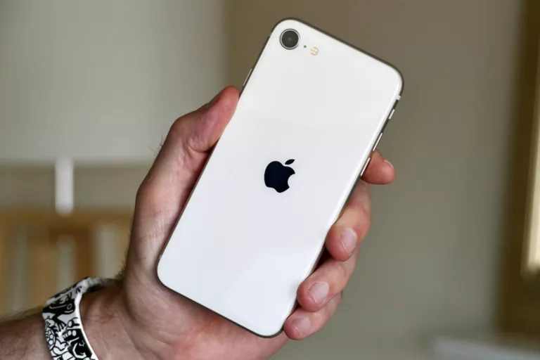 How Much Does An Iphone SE Weigh? 5