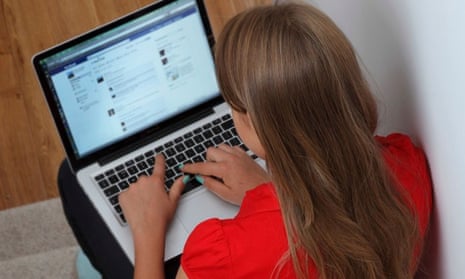 How Do You Unsnooze Someone On Facebook? 1