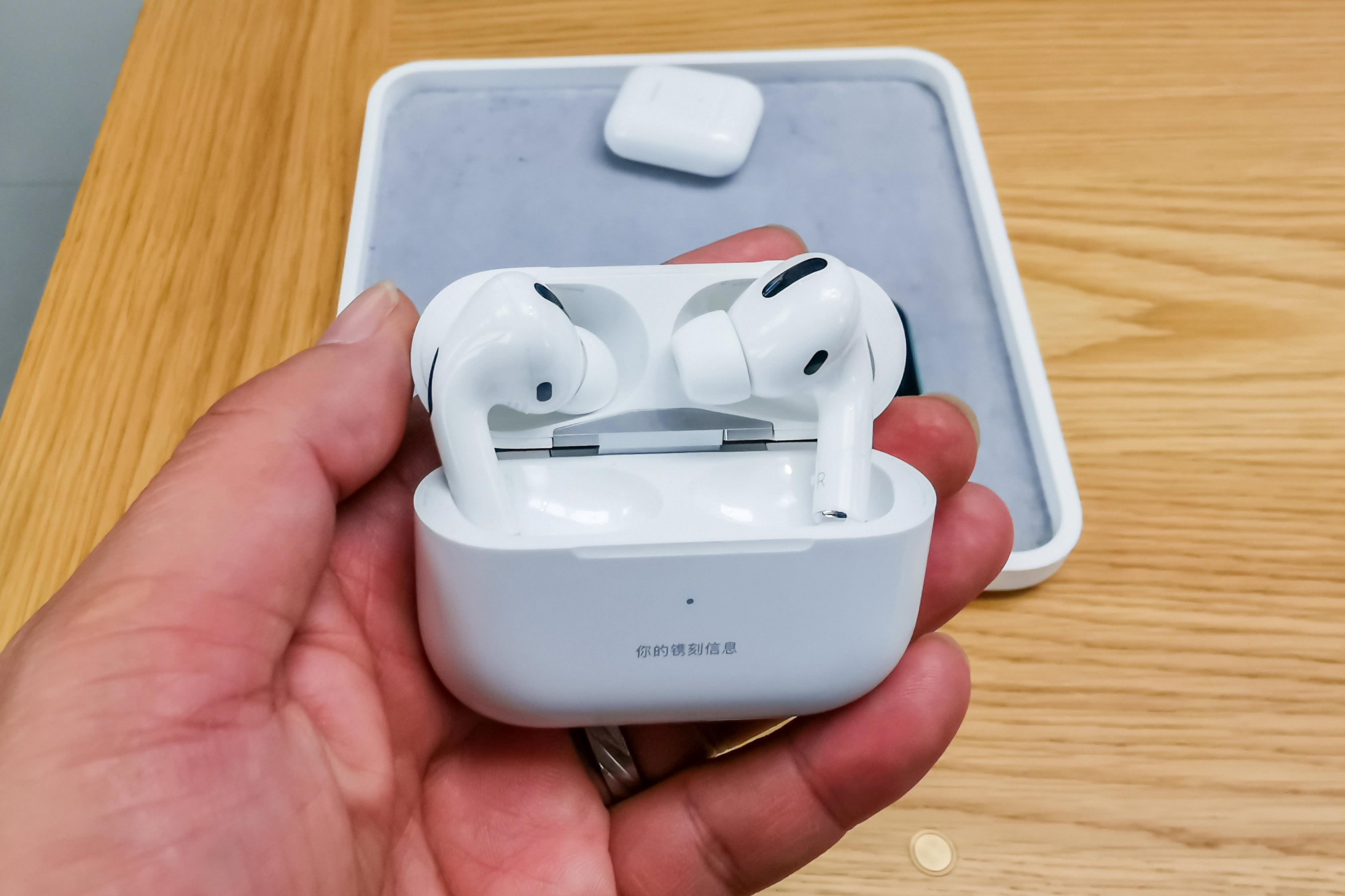 static noice apple airpods pro