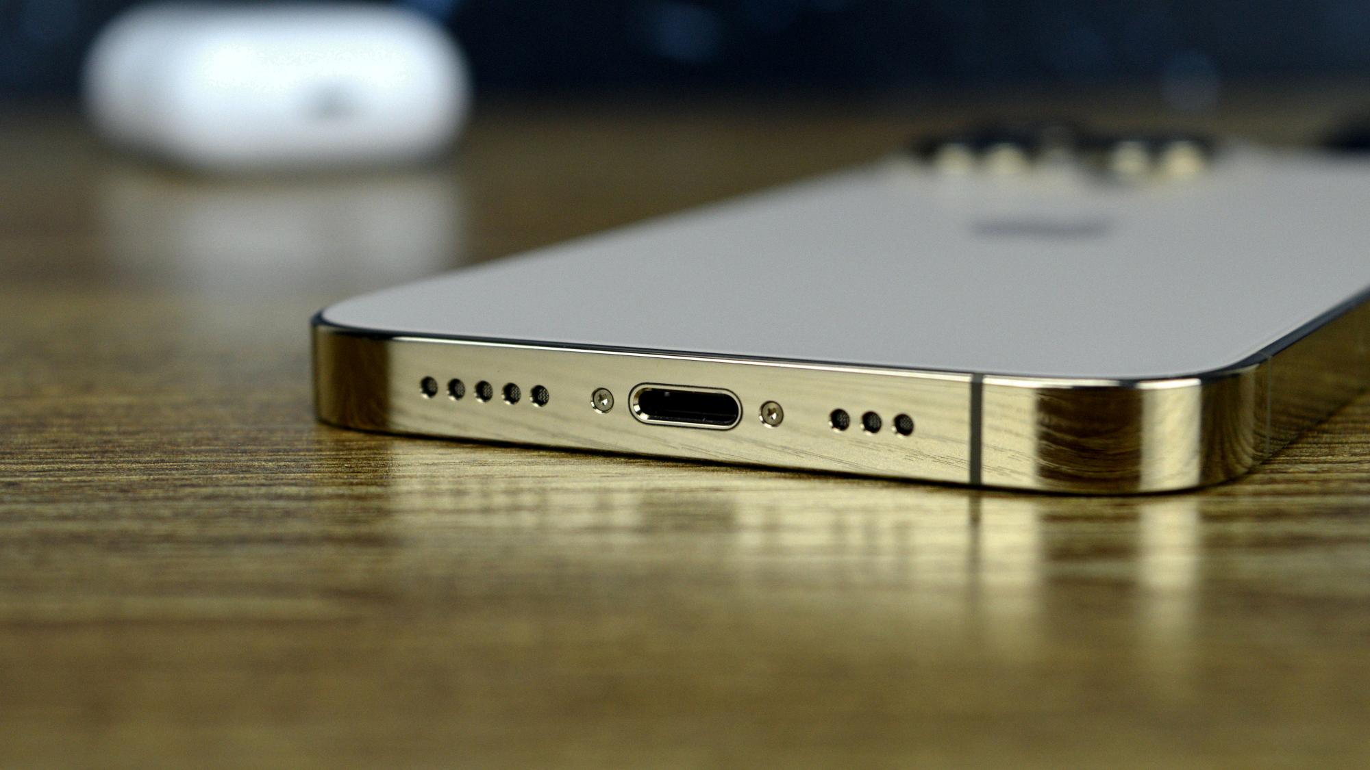 will the iphone 13 pro max have a charging port